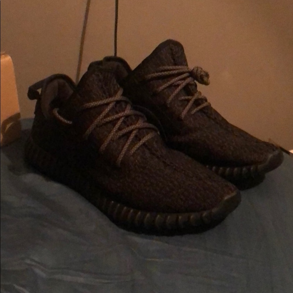 350 Boost Pirate Black